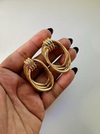 Vintage Inspired Oval Wire Earrings: Unique Elegant Design