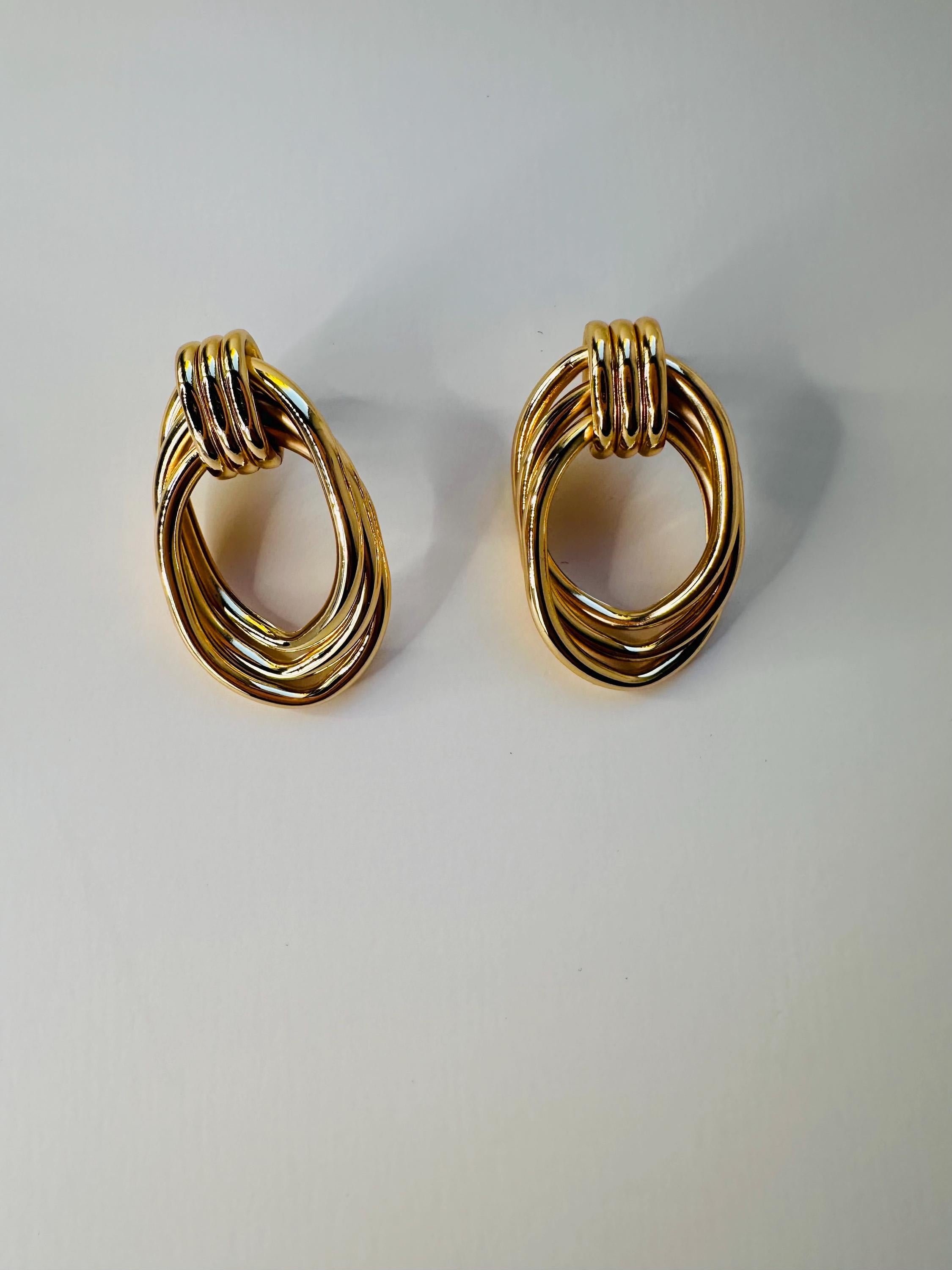 Vintage Inspired Oval Wire Earrings: Unique Elegant Design