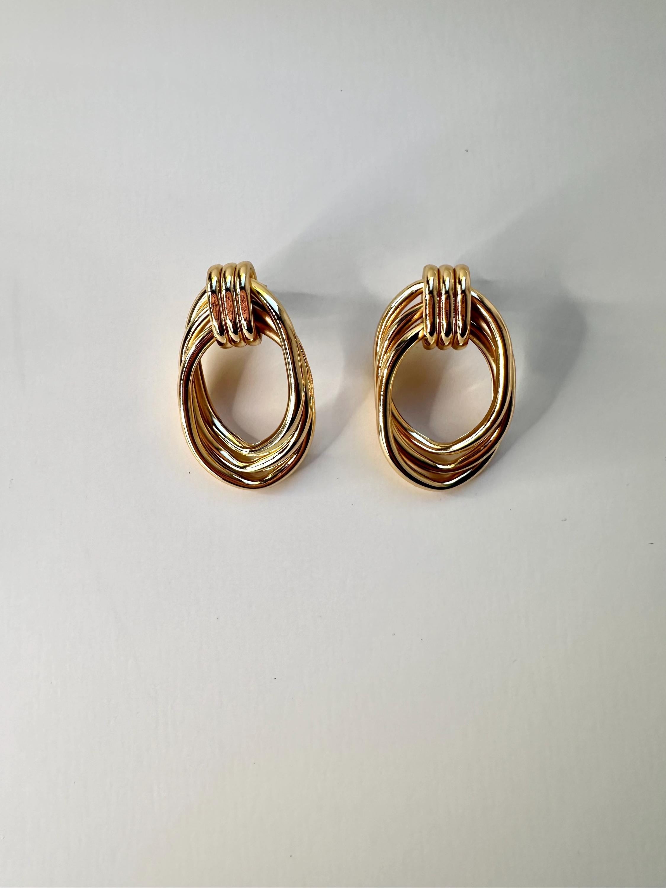 Vintage Inspired Oval Wire Earrings: Unique Elegant Design