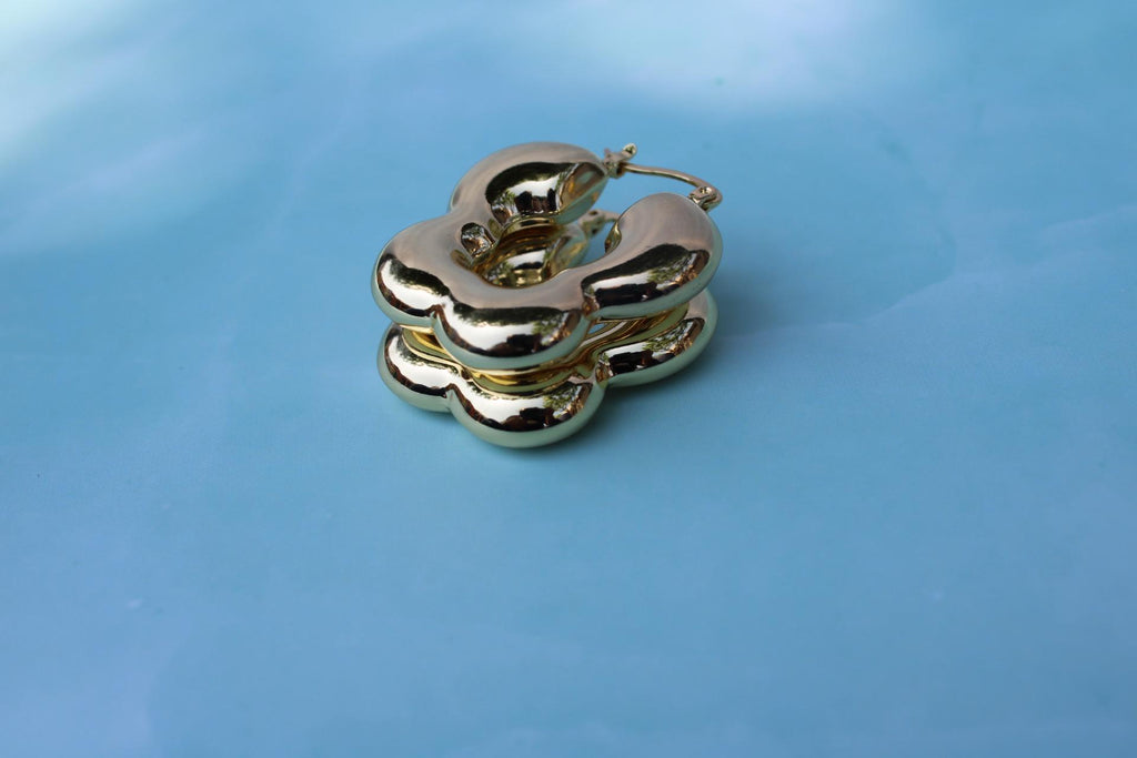18k Gold Flower Hoop Earrings