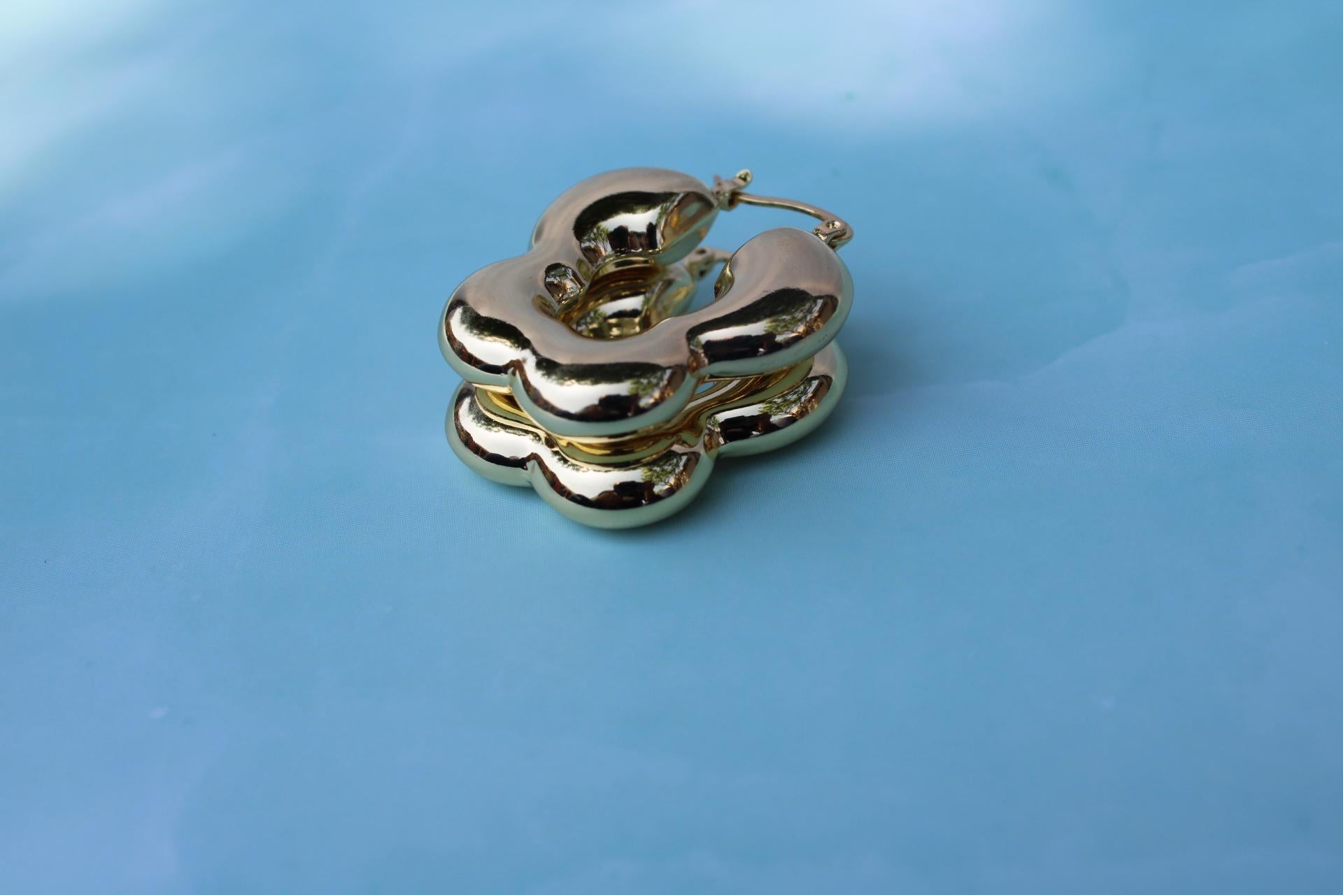 18k Gold Flower Hoop Earrings