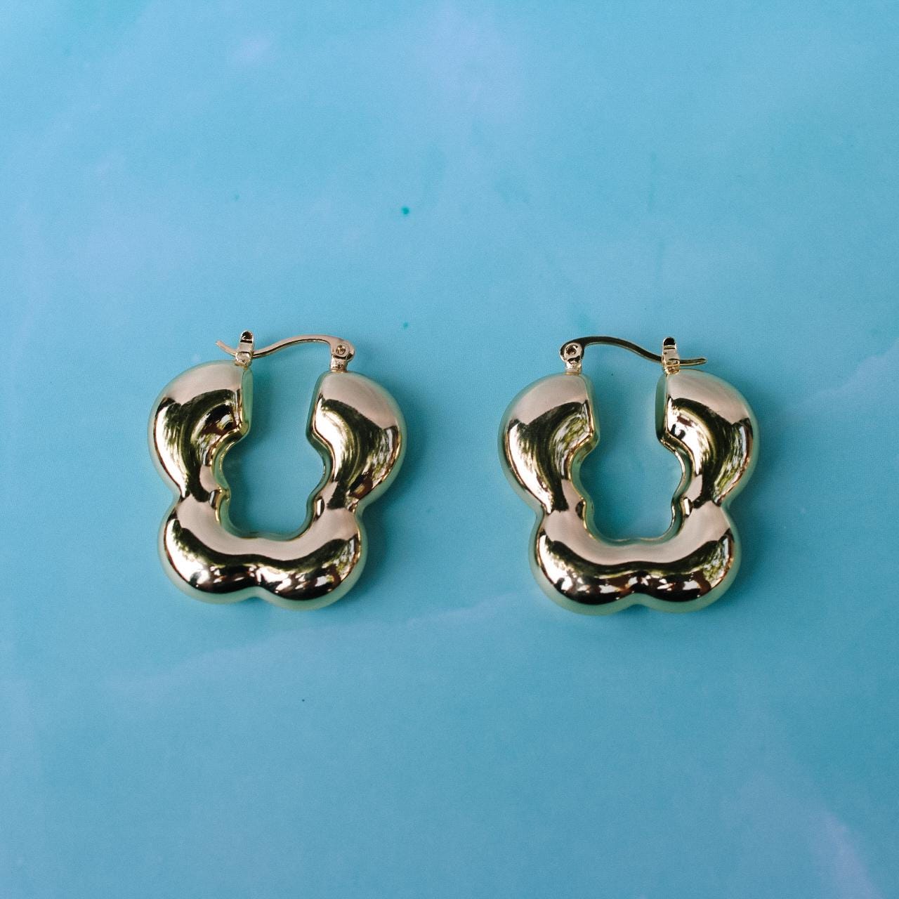 18k Gold Flower Hoop Earrings